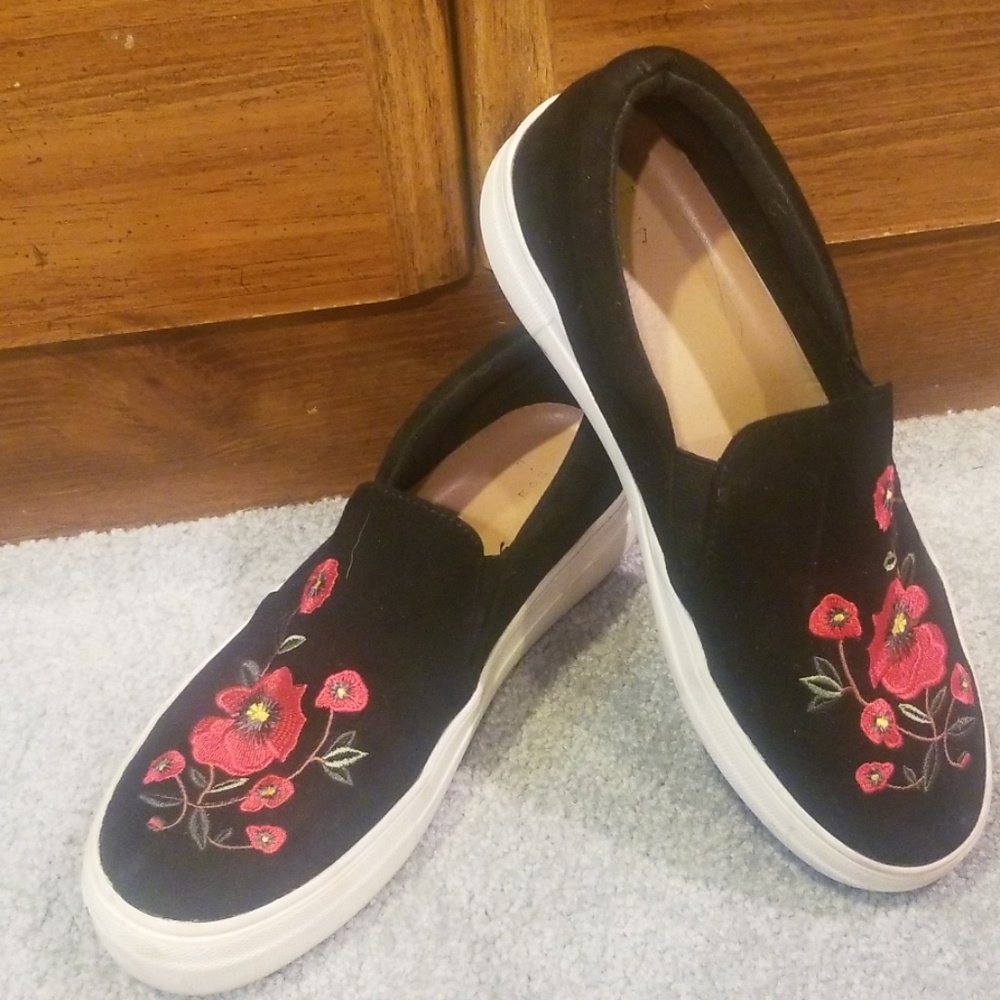 Black Flowered patterned shoes